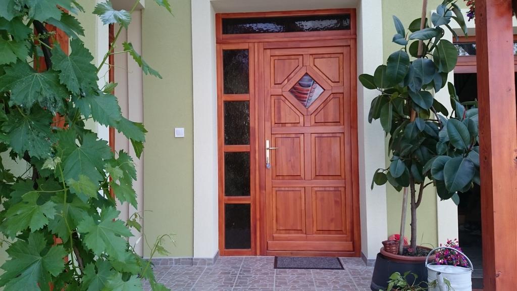Diana Apartmanhaz Кестели Екстериор снимка