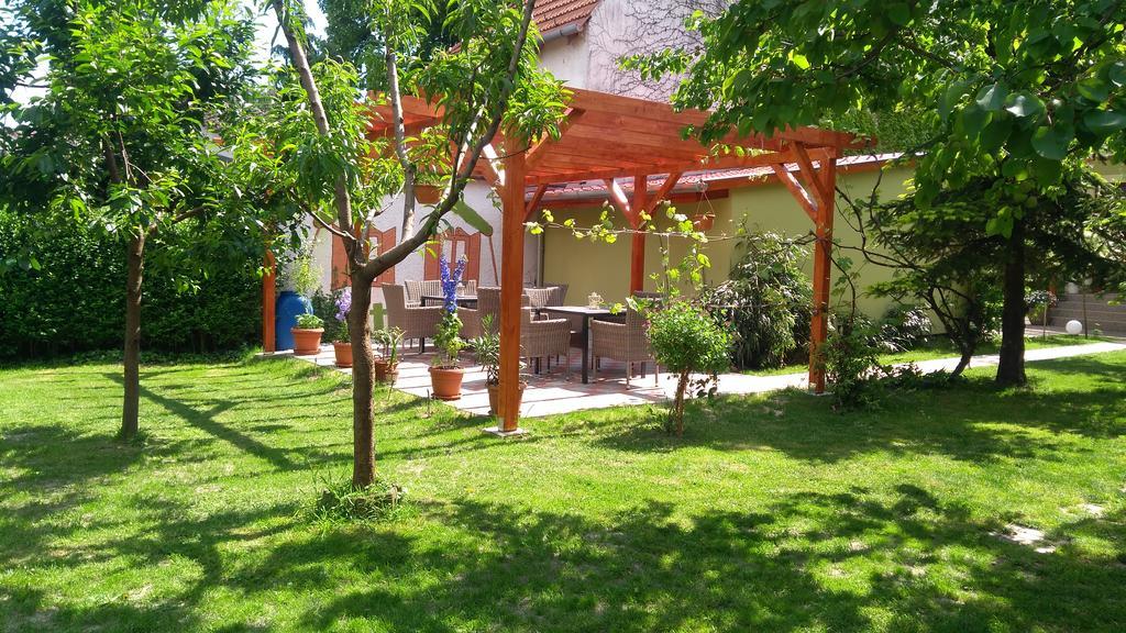 Diana Apartmanhaz Кестели Екстериор снимка